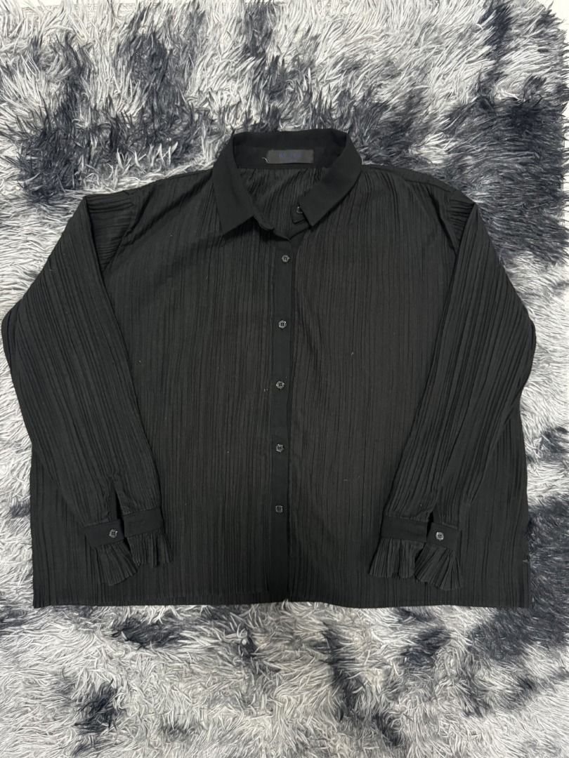 Black Pleated Long Sleeve Button-Up Shirt (Category: Tshirts & Polo Shirts ) located in Puerto Princesa. Submitted by 22B_Garments (Listing ID 1449807489, Image 1). Description: - Pleated texture all over - Ruffled, pleated cuffs WIDTH: 27.5 LENGTH: 24.