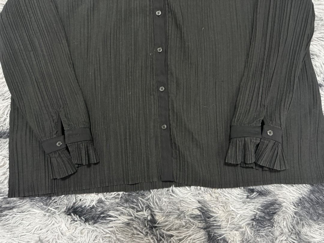 Black Pleated Long Sleeve Button-Up Shirt (Category: Tshirts & Polo Shirts ) located in Puerto Princesa. Submitted by 22B_Garments (Listing ID 1449807489, Image 3). Description: - Pleated texture all over - Ruffled, pleated cuffs WIDTH: 27.5 LENGTH: 24.