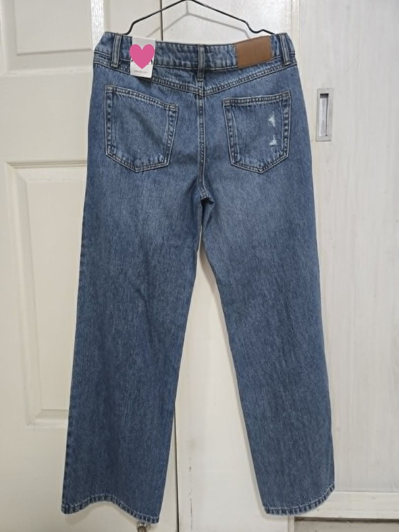 Blue Denim Wide Leg Jeans (Category: Jeans) located in Marikina City. Submitted by closetbuffet (Listing ID 1449835411, Image 2). Description: - Classic blue denim jeans - Relaxed wide-leg cut - Distressed ripped detail on one leg - Button and zip fly closure - Two front pockets - Two back pockets - Ideal for everyday casual wear - Size 30.