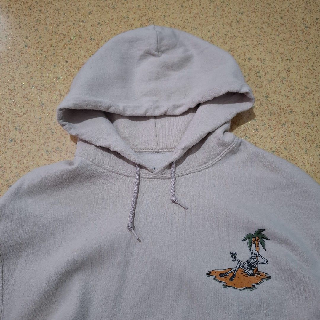 Bowery Supply Skeleton Beach Graphic Hoodie (Category: Hoodies) located in Legazpi City. Submitted by thrift_ni_mark (Listing ID 1449879668, Image 2). Description: - Cool graphic hoodie from Bowery Supply - Features a unique skeleton chilling on a beach graphic - 'Easy Does It' text on the front - Ideal for casual and laid-back outfits - Made in Honduras.