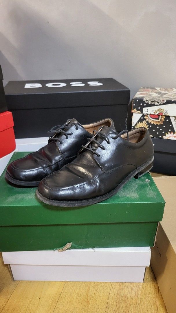 Bristol Leather Shoes (Genuine Leather) (Category: Dress Shoes) located in Mandaluyong City. Submitted by ae.niceguy (Listing ID 1449882286, Image 2). Description: Bristol Leather Shoes (Preloved) Material: Genuine Cow Hide Leather Color: Black Size: 8 US.