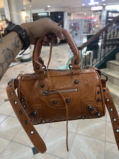 (Category: ) located in . Submitted by g___shop (Listing ID 1449792635, Image 1). Description: .