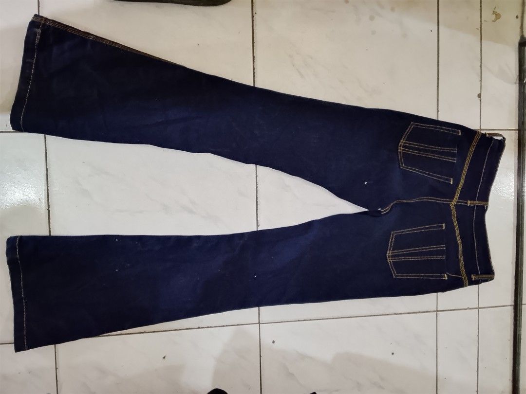 Burberry Dark Wash Flare Jeans (Category: Jeans) located in Manila. Submitted by joseph_thrift (Listing ID 1449785246, Image 1). Description: - Burberry dark wash flare jeans - Classic design with signature plaid lining - Made in China - Cotton blend with spandex for stretch - A great addition to your wardrobe.