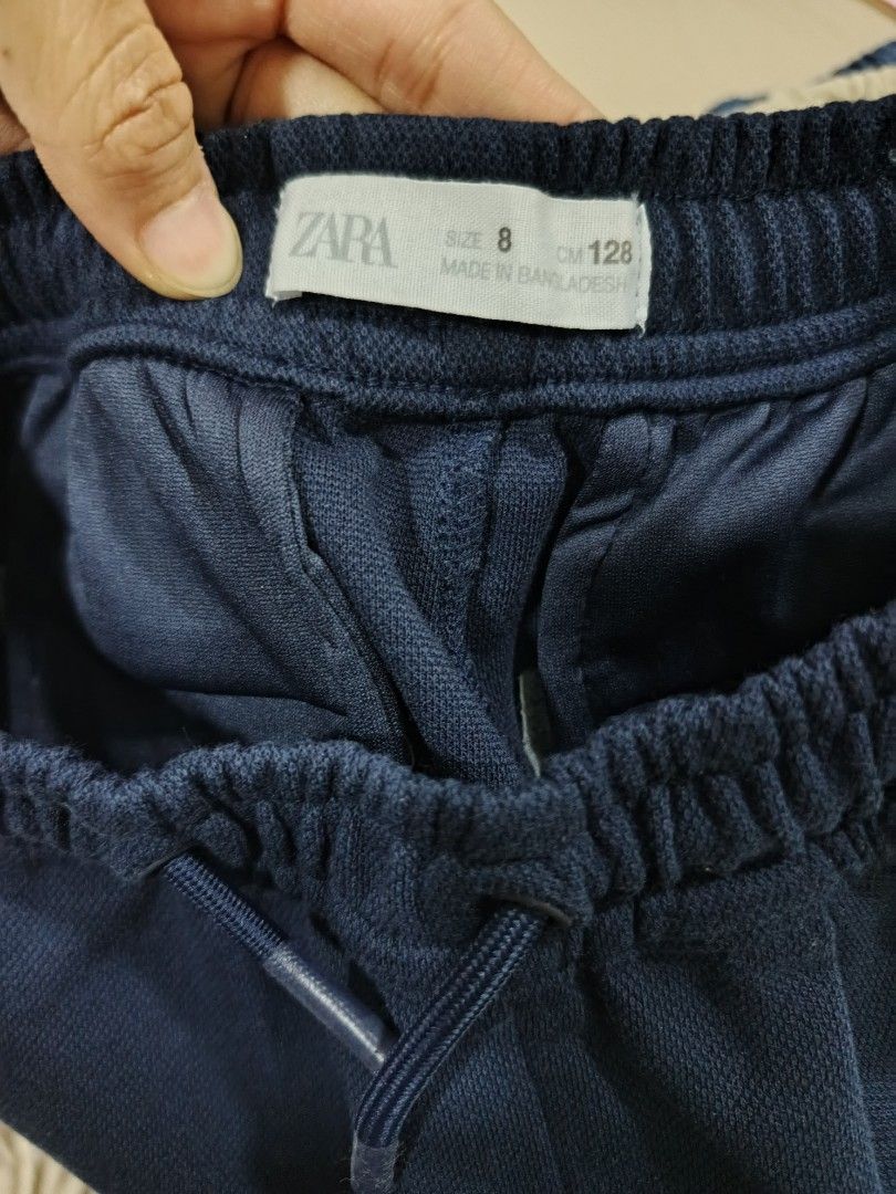 ✅Celana anak cowo Zara 8th ALS-RF-2089 (Kategori: 8 hingga 12 tahun) berada di Jakarta Selatan. Dikirim oleh pearlbranded2021-12145 (ID iklan 1449858992, Gambar 3). Deskripsi: Celana anak cowo Zara 8th ALS-RF-2089 ok sesuai gambar 128cm ld 50cm panjang 41cm preloved ya happy shoping.