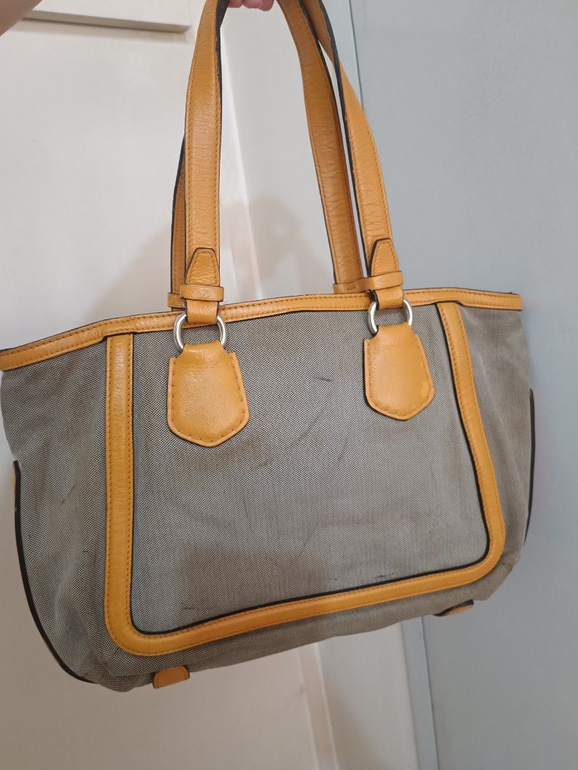 RUSH SALE Celine canvas carriage bag (Category: Luxury Bags & Wallets) located in Paranaque City. Submitted by earlylux (Listing ID 1449780405, Image 3). Description: FIRST PHOTO FOR REFERENCE ONLY Needs cleaning Please inspect photos for signs of usage/flaw No inclusions! Normal signs of usage please manage your expectations you're buying a secondhand bag. Self authentication is advised Pm for more details No return, no refund, no exchange, no c