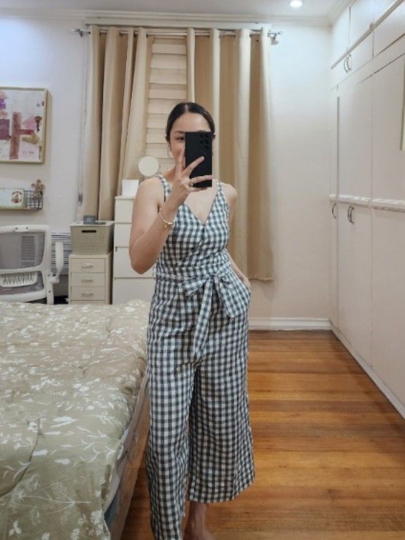 Checkered Black Jumpsuit (Category: Jumpsuits) located in Cagayan de Oro. Submitted by declutter97 (Listing ID 1449826289, Image 2). Description: Checkered black jumpsuit 🖤 Fits Small Php400 Model's height: 5'1 Model's size: Small.