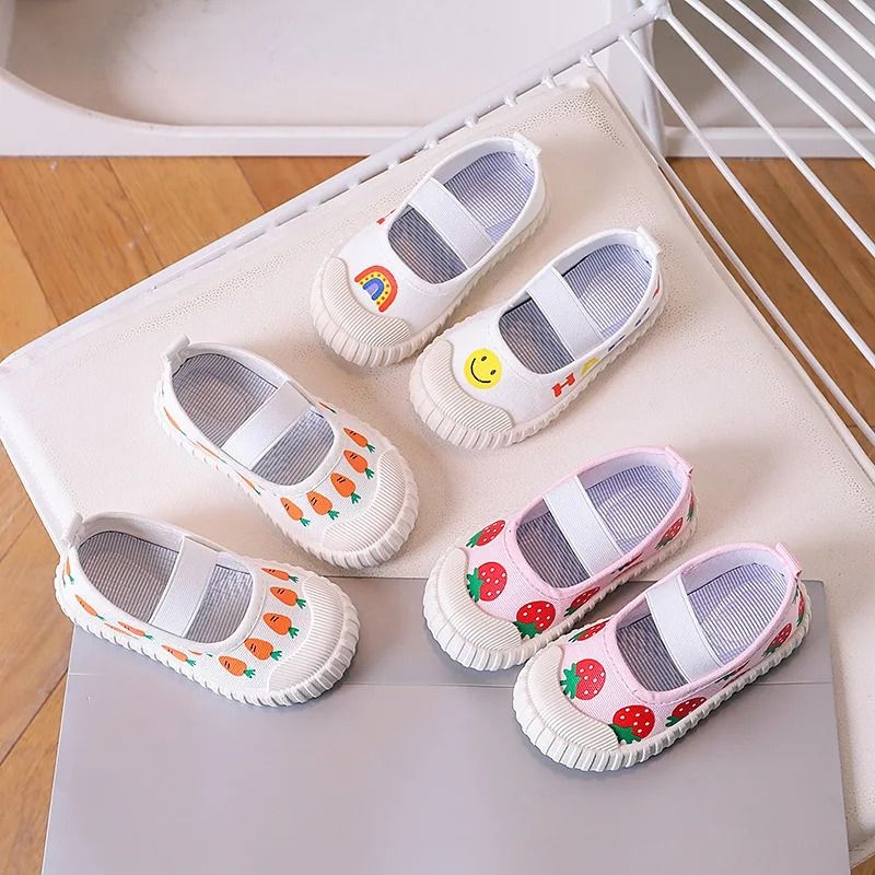 Children Canvas Shoes New Fashion Classic Soft Comfortable Boys Sneakers Girls Casual Shoes Children Skate Shoes Leopard Pattern （分類：嬰兒及小童流行時尚）位於 Hong Kong。 由 myleslivin14258 提交（商品編號 1449864648，圖片 2）。簡介： Whether waterproof:No Upper fixing method:stitching Upper coverage:Not above ankle High-concerned chemical:None Outsole Material:Rubber Feature:Anti-Slippery Upper Material:POLYESTER Gender:Unisex Age Range:1-3Y Season:all seasons Department Name