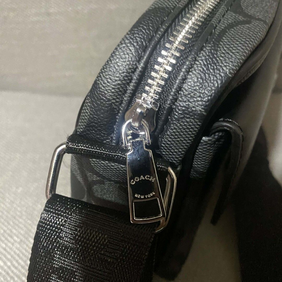 Coach Hudson Crossbody (Category: Luxury Bags & Wallets) located in Cavite. Submitted by spotthisthrift (Listing ID 1449943092, Image 2). Description: .