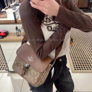 (Category: ) located in . Submitted by fashion.luxe (Listing ID 1449817190, Image 1). Description: .