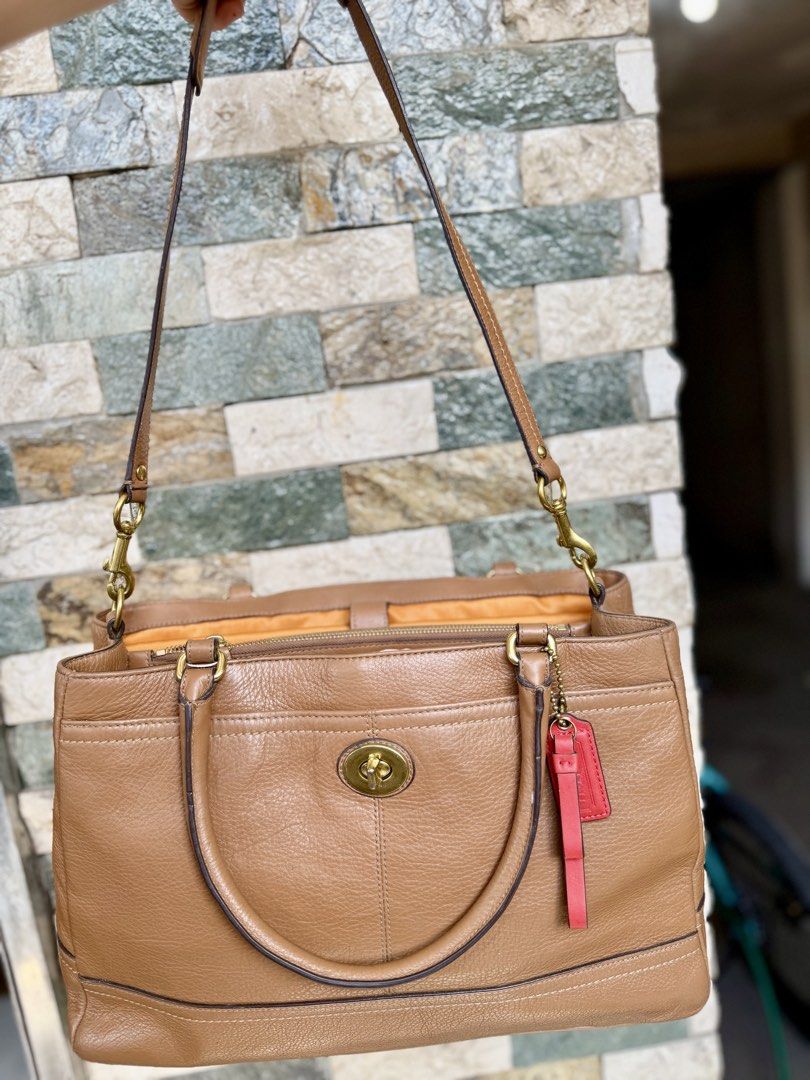 Coach Park Leather Large Carry All (Category: Luxury Bags & Wallets) located in Rizal. Submitted by bingbong21 (Listing ID 1449835521, Image 3). Description: - Authentic Coach tan leather handbag - Versatile with top handles and a detachable shoulder strap - Secure front pocket with a stylish turn-lock closure -guaranteed original.