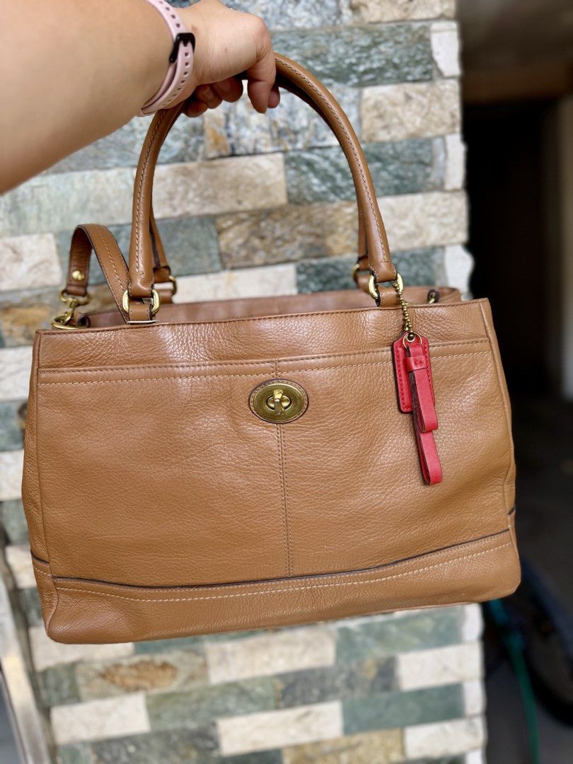 Coach Park Leather Large Carry All (Category: Luxury Bags & Wallets) located in Rizal. Submitted by bingbong21 (Listing ID 1449835521, Image 1). Description: - Authentic Coach tan leather handbag - Versatile with top handles and a detachable shoulder strap - Secure front pocket with a stylish turn-lock closure -guaranteed original.