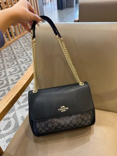 (Category: ) located in . Submitted by angkukuehshopleh (Listing ID 1449770320, Image 1). Description: .