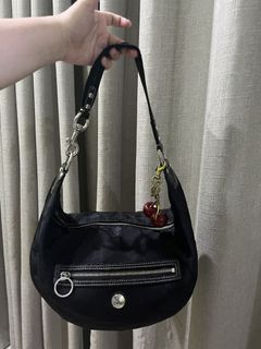 (Category: ) located in . Submitted by shopwithliyaa (Listing ID 1449888767, Image 1). Description: .