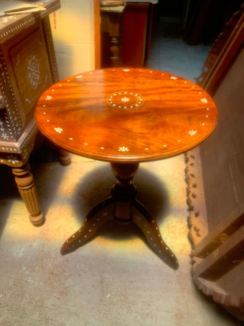 Coffee table 20" x29" narra (Category: Tables & Sets) located in Manila. Submitted by carmelites36250 (Listing ID 1449761855, Image 1). Description: Coffee table 20" x29" solid narra wood bone inlay Full varnisge deliver ✅ Price-9k only 4pcs available same design.