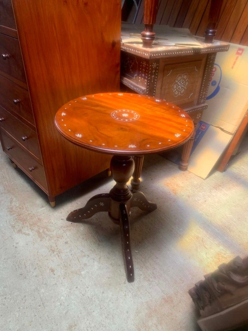 Coffee table 20" x29" narra (Category: Tables & Sets) located in Manila. Submitted by carmelites36250 (Listing ID 1449761855, Image 2). Description: Coffee table 20" x29" solid narra wood bone inlay Full varnisge deliver ✅ Price-9k only 4pcs available same design.