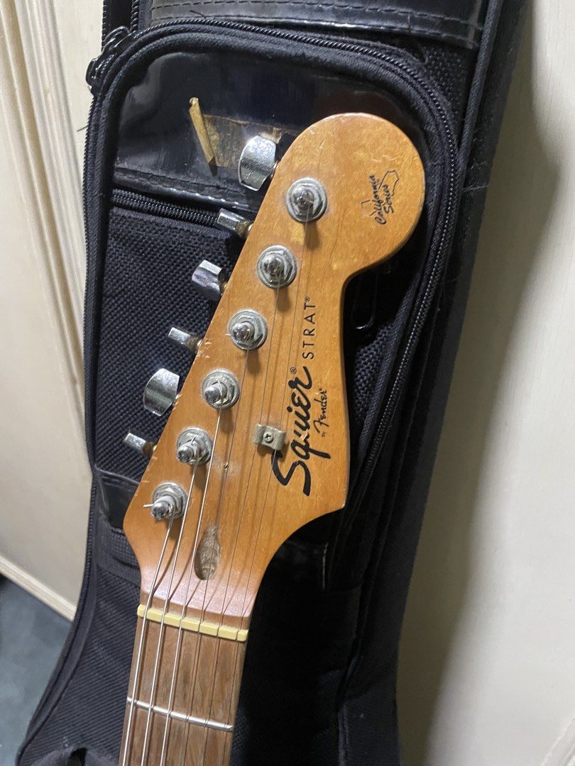 Combo Guitar and Amp - Squier strat + VOX vt20+ (Category: Musical Instruments) located in Chemor. Submitted by miiero (Listing ID 1449858578, Image 2). Description: any question please pm me COD area ipoh.