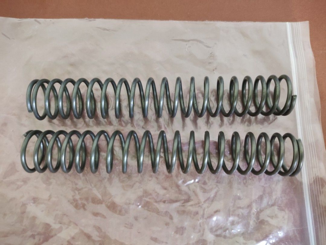 Compression Spring (Category: Craft Supplies & Tools) located in Kuala Lumpur. Submitted by _pavilion15 (Listing ID 1449899596, Image 3). Description: Material = High Carbon Steel Outer Diameter= 22.5mm Length = 136mm Wire Diameter = 2.3mm Quantity = 2 pcs.