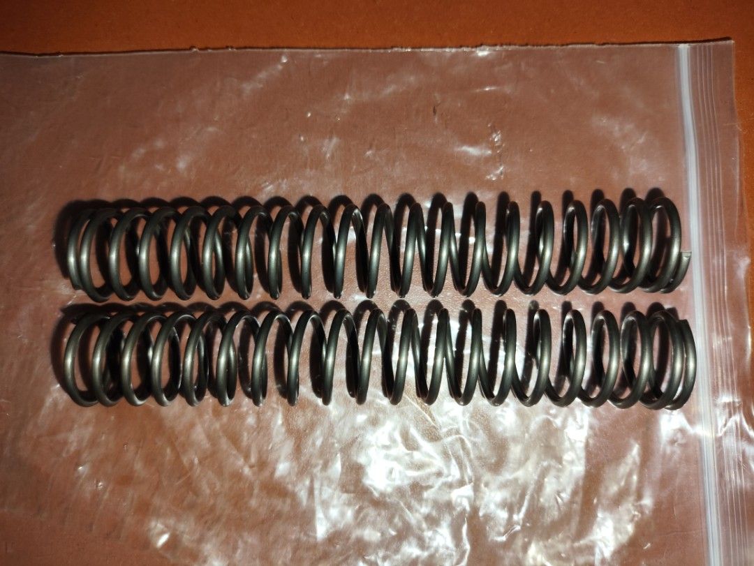 Compression Spring (Category: Craft Supplies & Tools) located in Kuala Lumpur. Submitted by _pavilion15 (Listing ID 1449899596, Image 2). Description: Material = High Carbon Steel Outer Diameter= 22.5mm Length = 136mm Wire Diameter = 2.3mm Quantity = 2 pcs.