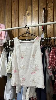 (Category: ) located in . Submitted by dainty.hercloset (Listing ID 1449464896, Image 1). Description: .