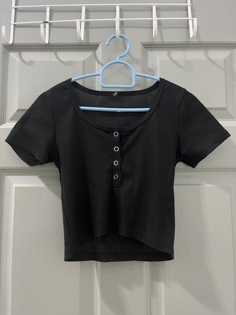 Crochet Black button crop top (Category: Shirts) located in Pontian. Submitted by natalieping (Listing ID 1449761591, Image 1). Description: Suit XS- S.