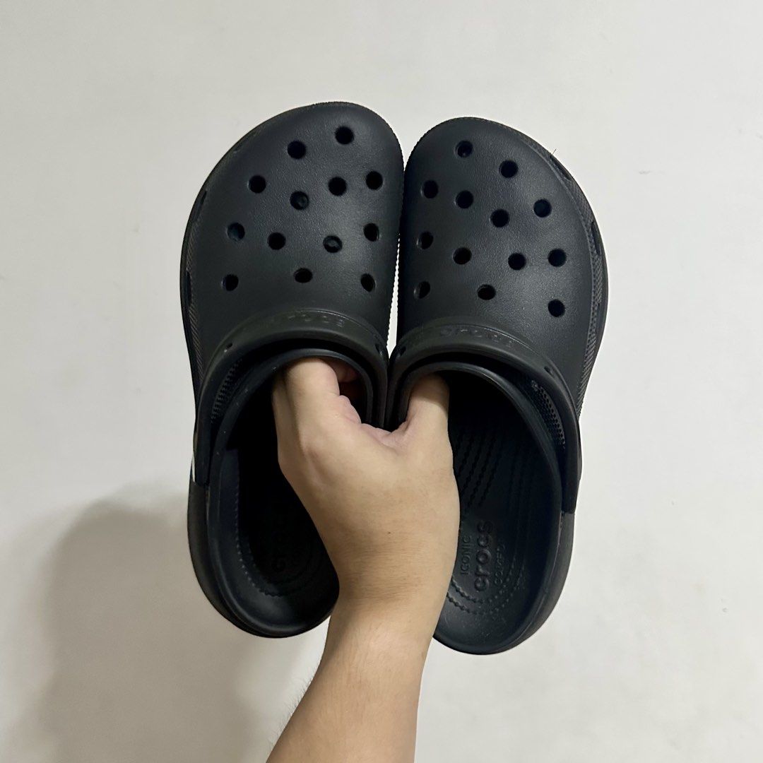 Crocs Women's Classic Platform Clogs Black W11 (Category: Slippers and slides) located in Quezon City. Submitted by 130jo (Listing ID 1449916720, Image 1). Description: Authentic Black Crocs Platform Clogs - Size: Women's 11 (W11) - Purchased from Crocs PH TikTok Shop - Used around 2/3 times only, comes with plastic and tote! - RFS: Wrong Size.
