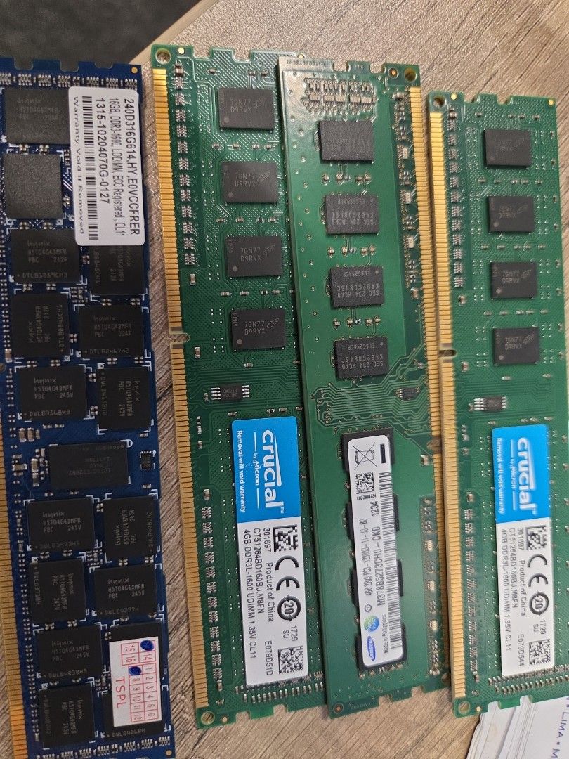 Crucial & Samsung DDR4 RAM Modules