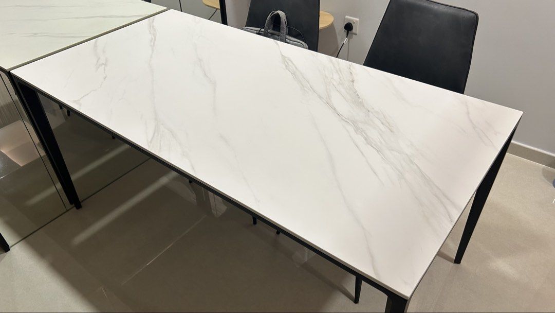 Dining Table (Category: Tables & Sets) located in Singapore. Submitted by charlbs28 (Listing ID 1449896309, Image 2). Description: 1.6m dining table Please arrange for self collect/lalamove delivery or use Carousell’s delivery service .