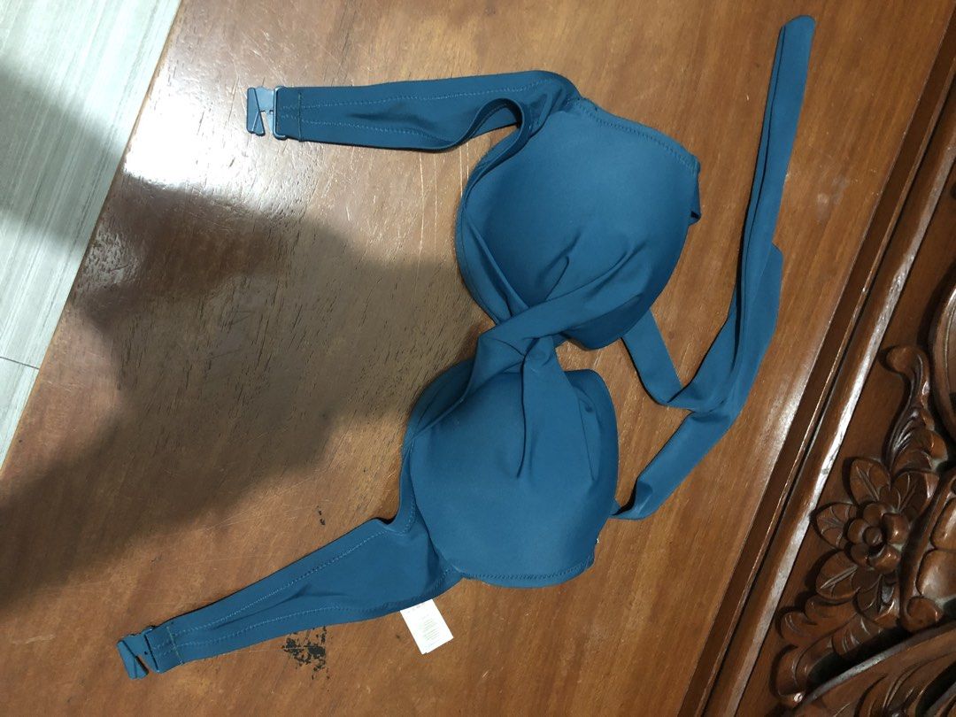 Dorina Teal Underwire Halter Bikini Top 36C (Category: Bikinis & Swimsuits) located in Quezon City. Submitted by pickbuy.426 (Listing ID 1449750221, Image 3). Description: - Teal bikini top from Dorina - Size: 36C (EU/US/CA 80C, FR/ES 95C, IT 3C) - Underwire cups for excellent support - Halter neck with adjustable tie closure - Adjustable back strap for a custom fit - Made in Bangladesh - Ideal for your next beach or pool outing -36B-36C -used on