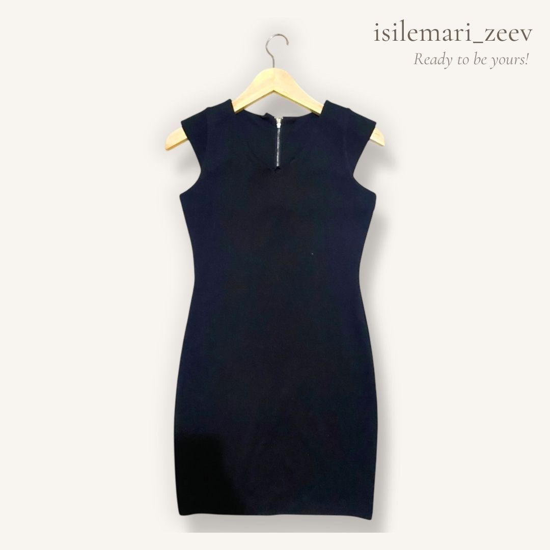 Dress Fit Body Hitam (Kategori: Gaun & Rok) berada di Sidoarjo. Dikirim oleh zivanasanchia (ID iklan 1449839034, Gambar 1). Deskripsi: LD 80 Pj 82 Good condition, dijual karna udh gakepake Mau nanya detail boleh bgt chat yah🙌🏼 Foto Real pict yaa dear🫶🏼 Co Oyen/splitpay bisa freeong✨ .