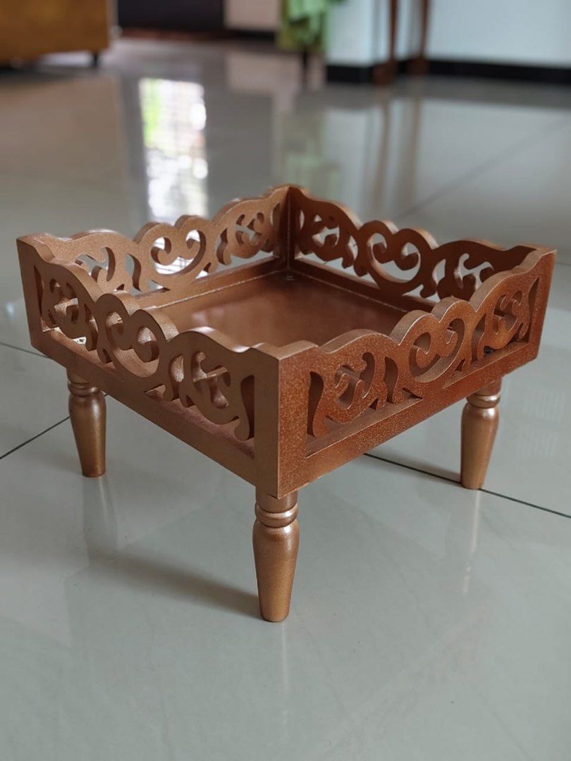 Dulang hantaran kayu (Category: Vases & Decorative Bowls) located in Kuala Lumpur. Submitted by farahhh.hans (Listing ID 1449861240, Image 1). Description: Dulang hantaran preloved 7pcs RM120 Solid wood Lengkap dengan kaki dan skru Saiz dulang, tinggi dulang serta ukuran lain ada pada gambar. Terdapat kesan gam sedikit pada dulang. Thank you! Nego till let go.