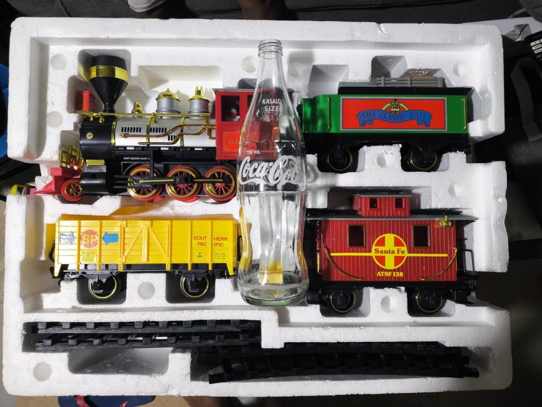 Echo Classic Rail Battery Operated Scale Train Set (Category: Vehicle & Diecast Models) located in Muntinlupa City. Submitted by ahldreenra69805 (Listing ID 1449831718, Image 2). Description: - Classic battery-operated train set - Includes locomotive, tender, freight car, and caboose - Plenty of track pieces for a circular layout - Detailed locomotive with gold accents - Freight car comes with a load of wood - Batteries are included in the tender