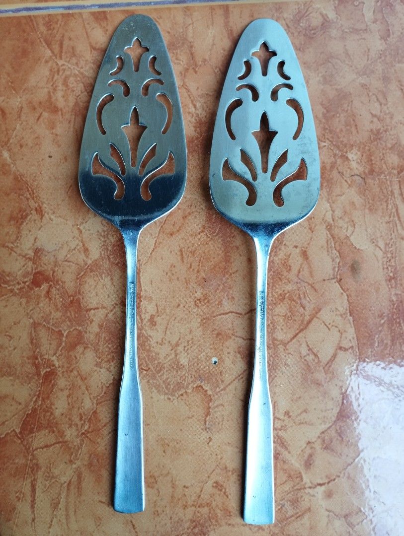 Ecko Eterna Concord Bridge Cake Server (Category: Dinnerware & Cutlery) located in San Fernando. Submitted by nerosales (Listing ID 1449827675, Image 2). Description: Ecko Eterna Concord Bridge Cake Server 2 pcs 350 pesos dalawa na SM City Pampanga Shipping: J&T Payment: Gcash NO COD / NO COP.