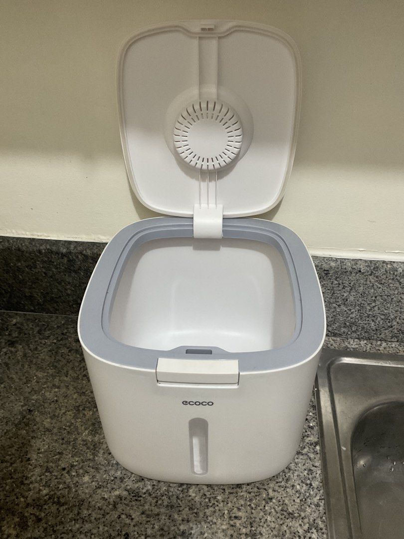 ECOCO White and Grey Trash Can with Lid (Category: Storage Boxes & Baskets) located in Manila. Submitted by seller1010.shark (Listing ID 1449931682, Image 1). Description: - Brand: ECOCO - Color: White & Grey - Features: Lid with filter, easy open/close mechanism, fill level indicator window - Ideal for: Kitchen, Bathroom - Design: Clean and modern.