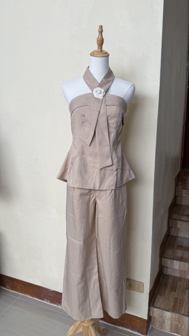 Elegan Halter Top & Wide-Leg Pants Set Coordinates (Category: Sets or Coordinates) located in Batangas. Submitted by trish.sha (Listing ID 1449901756, Image 1). Description: Elegan Halter Top & Wide-Leg Pants Set Coordinates - Two-piece set in neutral beige - Halter neck peplum top with decorative flower accent - Smocked back for a comfortable fit - Matching wide-leg pants Payment first, No COD Shipping thru J&T 📍Nasugbu, Batangas.