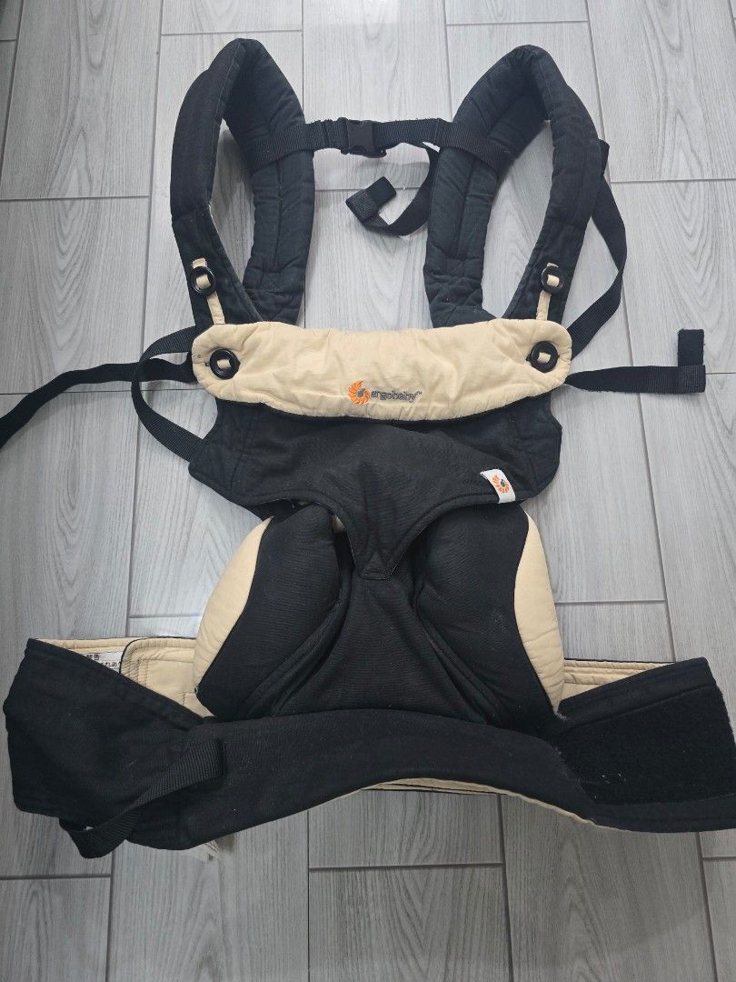 Ergobaby 360 (Category: Carriers & Slings) located in Valenzuela. Submitted by cheas077 (Listing ID 1449817043, Image 2). Description: COMFORTABLE & ERGONOMIC AS BABY GROWS: Easy to adjust bucket seat supports your baby in an ergonomic natural "M" position in all carry positions from baby to toddler. COMFORTABLE FOR YOU: Exceptional lower back support with wide wraparound waistband maximizes comfort especially post C-section. Extra padded shoulde