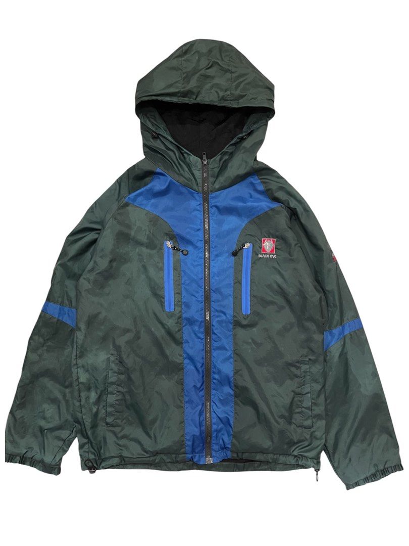 EVISU FLEECE JACKET (Category: Activewear) located in Jitra. Submitted by ejan888 (Listing ID 1449856484, Image 1). Description: condition all ngam ader satu stain jee fleece ketebalan sederhana jeeee pit 22 labuh 28.