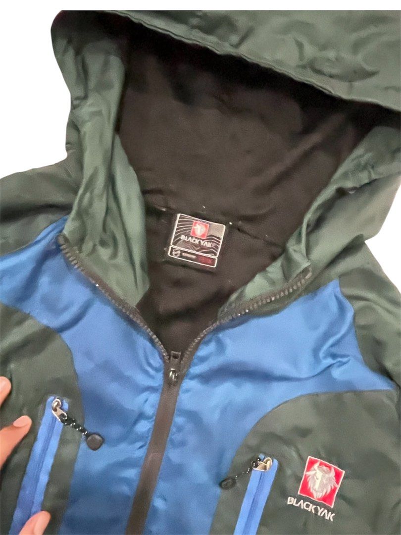 EVISU FLEECE JACKET (Category: Activewear) located in Jitra. Submitted by ejan888 (Listing ID 1449856484, Image 3). Description: condition all ngam ader satu stain jee fleece ketebalan sederhana jeeee pit 22 labuh 28.