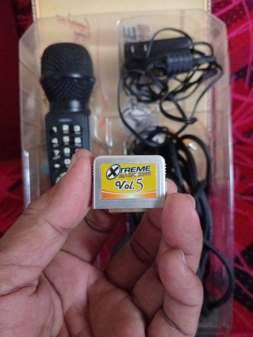 Extreme Magic sing KARAT wired videoke microphone (Category: Microphones) located in Cavite. Submitted by tricycledriver (Listing ID 1449808818, Image 3). Description: SELLING 5000 only compare here on carousell to others its 9k to 12k . no hidden issues. Good working Condition. with song book and manual pagsalpak sa tv kanta ka na lng. bihira magamit. video link click here. https://youtube.com/shorts/EolWH7qTdF8?si=ODthaTZHQ052KNby pwede pang ta