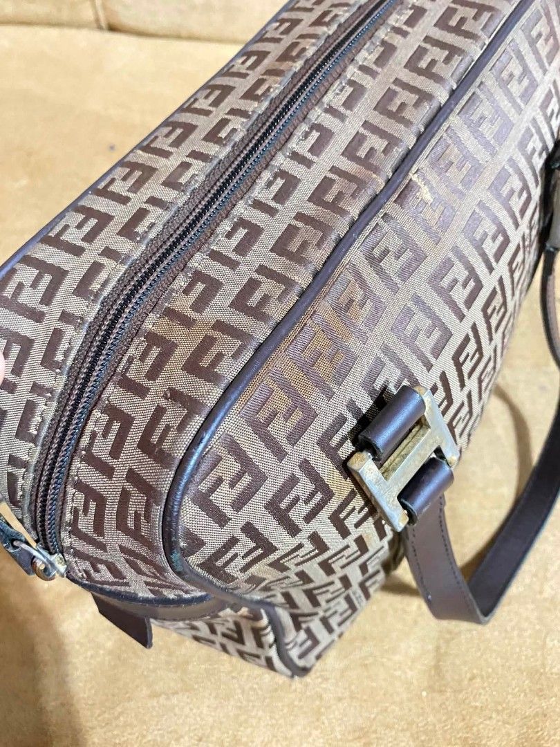 Fendi (Category: Luxury Bags & Wallets) located in Dumaguete. Submitted by camillaolshoppe2 (Listing ID 1449750282, Image 3). Description: Vintage FF May rubs sa edges at faded na hardware Signs of usage kasi vintage ngani Check nyo nlang detailed pics Wag na maghanap nang wala masasaktan ka lang.