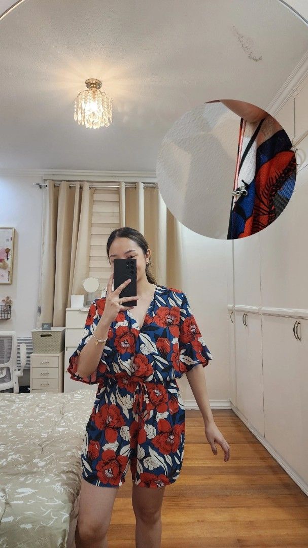 Floral Print V-Neck Romper (Category: Rompers) located in Cagayan de Oro. Submitted by declutter97 (Listing ID 1449826725, Image 1). Description: Romper ❤️ Flaw: hook needs to be repaired Fits till Semi Large Php250 Model's height: 5'1 Model's size: Small.