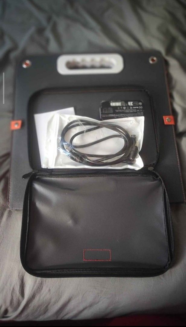 Foldable Solar Panel Flashfish TSP 100W (Category: Chargers) located in San Pedro. Submitted by rody67 (Listing ID 1449830255, Image 2). Description: Good as new pa. Di masyado nagamit. nasa 5,900 online pero 5k kapag may coins ka tapos 1 month pa naging delivery period. RFS: di nagagamit. tanghaling tapat lang may araw sa pwesto. Inclusions: ✅ Box ✅ Foldable Solar Panel ✅ Manual ✅ DC cord ✅ DC cord adapters Payment first pag Lalamove, shoulder r