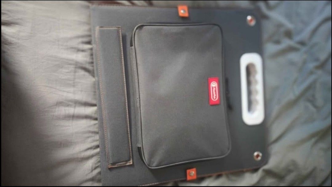 Foldable Solar Panel Flashfish TSP 100W (Category: Chargers) located in San Pedro. Submitted by rody67 (Listing ID 1449830255, Image 1). Description: Good as new pa. Di masyado nagamit. nasa 5,900 online pero 5k kapag may coins ka tapos 1 month pa naging delivery period. RFS: di nagagamit. tanghaling tapat lang may araw sa pwesto. Inclusions: ✅ Box ✅ Foldable Solar Panel ✅ Manual ✅ DC cord ✅ DC cord adapters Payment first pag Lalamove, shoulder r