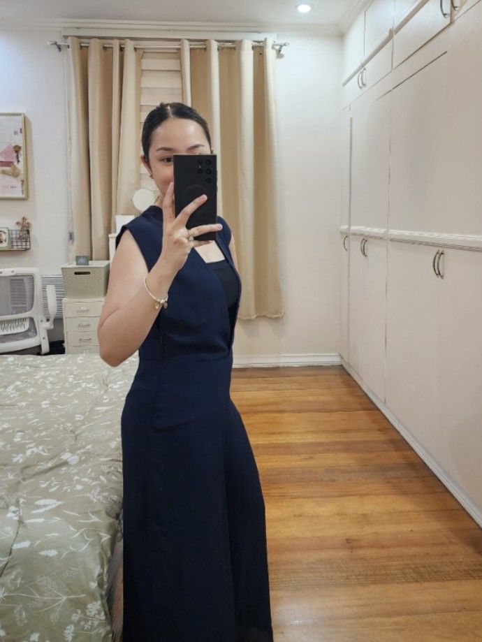 Formal Jumpsuit in Navy with side Zipper (Category: Jumpsuits) located in Cagayan de Oro. Submitted by declutter97 (Listing ID 1449827268, Image 3). Description: Jumpsuit in Navy 💙😍 super b! With side zipper Medium on tag Php400.