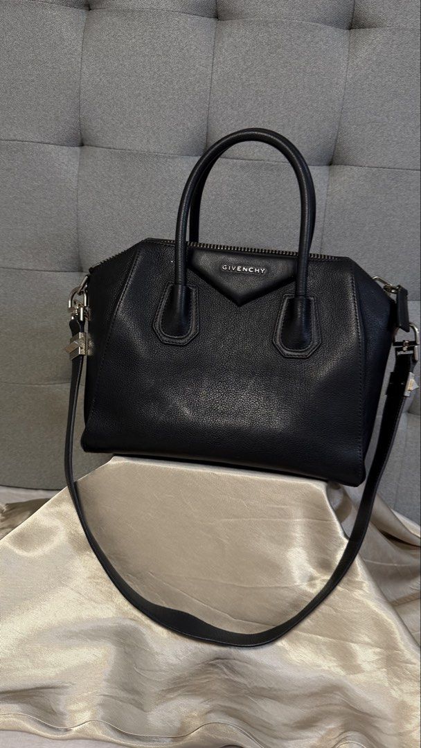 Givenchy Black Leather Antigona Bag Medium (Category: Luxury Bags & Wallets) located in Las Pinas. Submitted by atty_katrina (Listing ID 1449925893, Image 1). Description: - Classic black Givenchy Antigona bag - Made from textured leather - Silver hardware details - Includes a detachable shoulder strap - Timeless and versatile for daily use or special occasions.