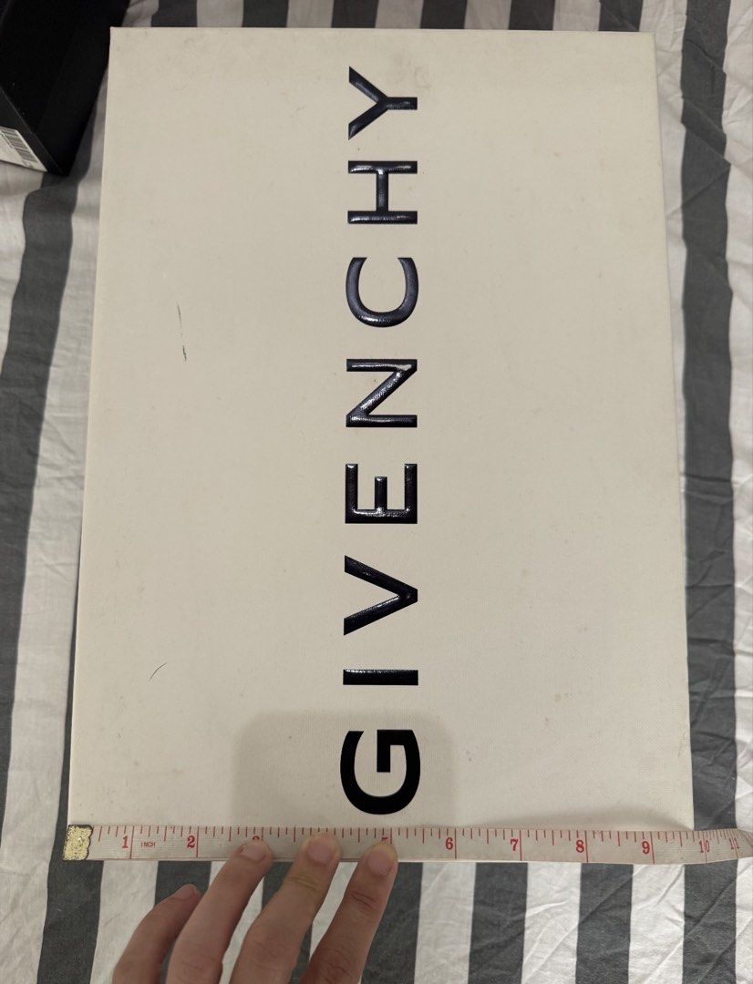 Givenchy White Shoe Box 14x10x5 (Category: Luxury Bags & Wallets) located in Pasig City. Submitted by iamloveluxe (Listing ID 1449831595, Image 3). Description: - Authentic White Givenchy box - Dimensions: Approximately 14 inches (length) x 6 inches (width) - Ideal for storage or as a stylish gift box - Features a clean and simple design.
