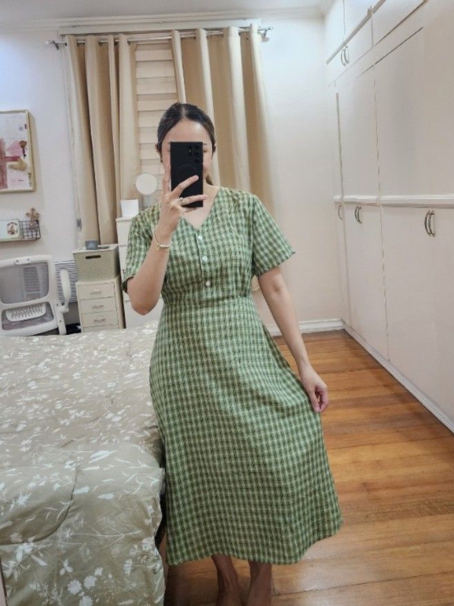 Green Gingham Button Front Midi Dress (Category: Dresses) located in Cagayan de Oro. Submitted by declutter97 (Listing ID 1449822575, Image 2). Description: Checkered green dress With back zipper & tie Fits up to Large Php 400 Model's height: 5'1 Model's size: Small.