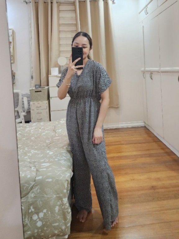 Grey and White Geometric Print Jumpsuit (Category: Jumpsuits) located in Cagayan de Oro. Submitted by declutter97 (Listing ID 1449825844, Image 2). Description: Jumpsuit in Gray Fits Small Php400 Model's height: 5'1 Model's size: Small.
