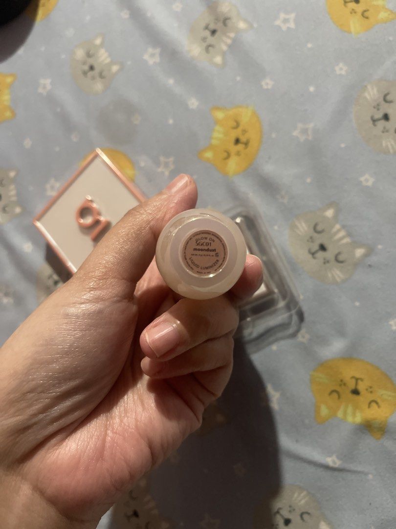 GRWM x SUNNIES TAKE ALL (Category: Makeup) located in Mandaluyong City. Submitted by swappycorner (Listing ID 1449914883, Image 3). Description: grwm in juno and sola sunnies highlighter in moonglow RFS: declutter.
