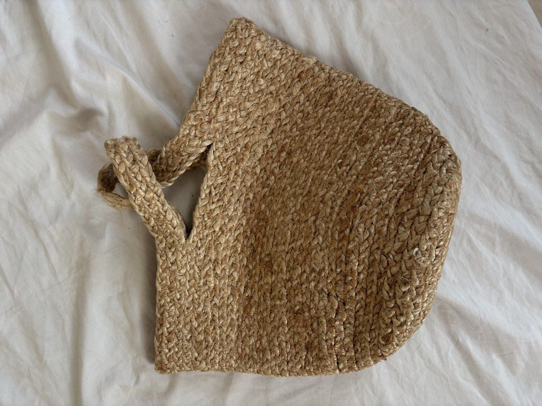 Handwoven Jute Summer Bag (Category: Tote Bags) located in Subic. Submitted by joyclutter (Listing ID 1449807028, Image 2). Description: SUMMER BAG High quality Never been used - Natural woven jute tote bag - Ideal for beach or everyday use - Tight and sturdy weave for durability - Spacious enough for an iPad or tablet - Simple and eco-friendly carrying solution.