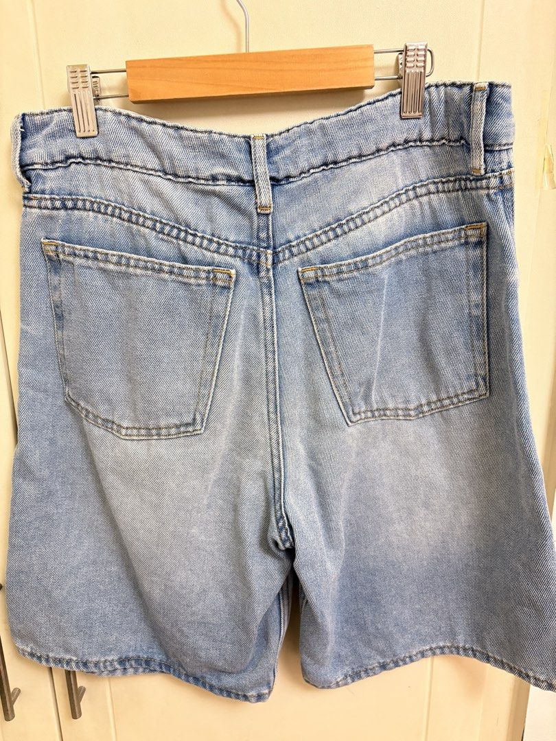 H&M Divided Light Wash Ripped Denim Jorts (Category: Shorts) located in Makati City. Submitted by rinadeclutters (Listing ID 1449805196, Image 2). Description: 💌 Please message before buying! - brand: H&M - colour: light wash - size: small - ripped details on the front - needs washing 💰 MOP: GCash or bank transfer 📦 Shipping fee will be shouldered by buyer.